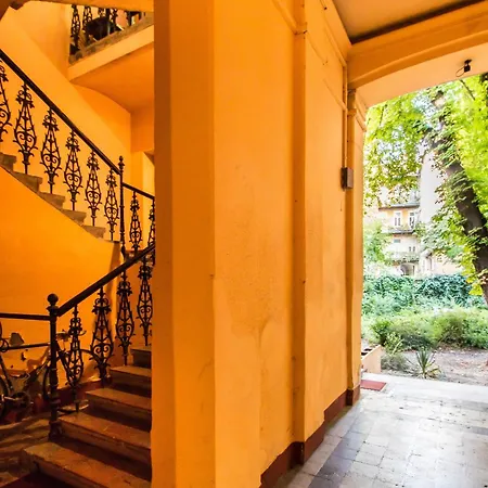 Chestnut Garden In Historic Downtown With Ac بودابست
